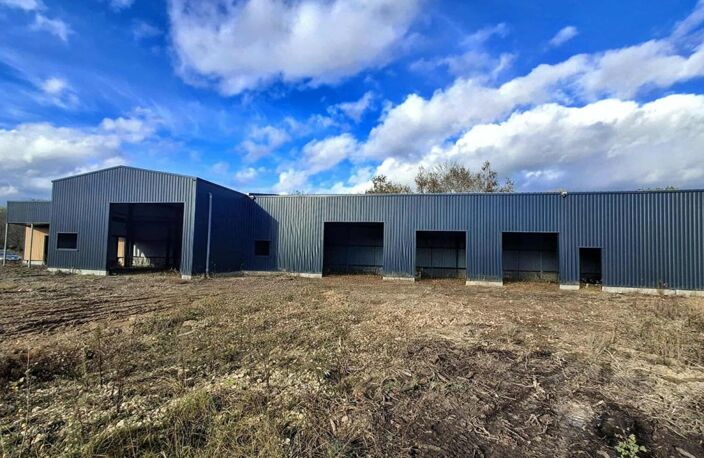 Bâtiment de 660 m² sur grand terrain à Laruscade (33620) — photo 3