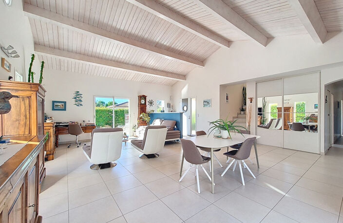 MONTARNAUD BELLE VILLA T6 DE 165M2 SUR 1196M2 DE TERRAIN AVE — photo 4