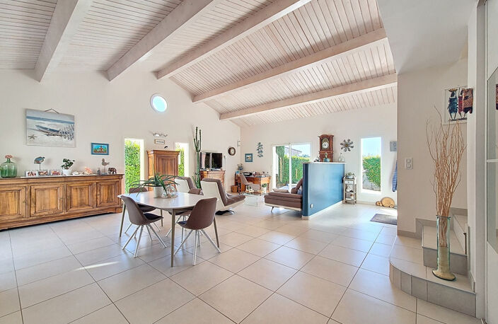 MONTARNAUD BELLE VILLA T6 DE 165M2 SUR 1196M2 DE TERRAIN AVE — photo 5