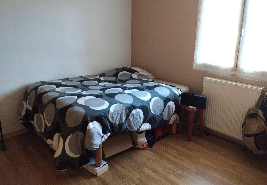 Location Studio 32 m² à Sainte-Consorce 680 ¤ CC /mois