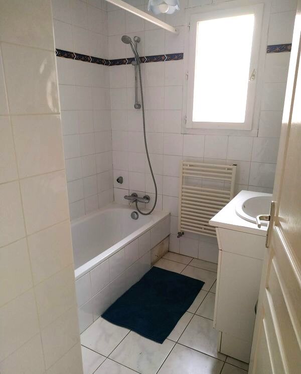 Photo Location Studio 32 m² à Sainte-Consorce 680 ¤ CC /mois image 2/2