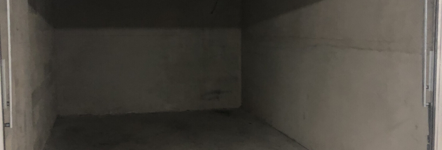 Garage  13 m² à louer à Marseille 12 (13012)