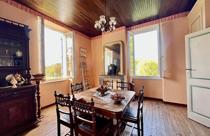Secteur Villeneuve-sur-Lot, à la campagne mais non isolé, venez découvrir cette charmante maison en pierre de 77,84 m² habitables, accompagnée d'une grange d'environ 250 m², le tout sur plus de 5,3 hectares de terrain. La maison se compose d'une double en — photo 3