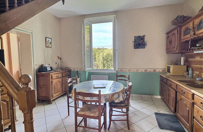 Secteur Villeneuve-sur-Lot, à la campagne mais non isolé, venez découvrir cette charmante maison en pierre de 77,84 m² habitables, accompagnée d'une grange d'environ 250 m², le tout sur plus de 5,3 hectares de terrain. La maison se compose d'une double en — photo 4