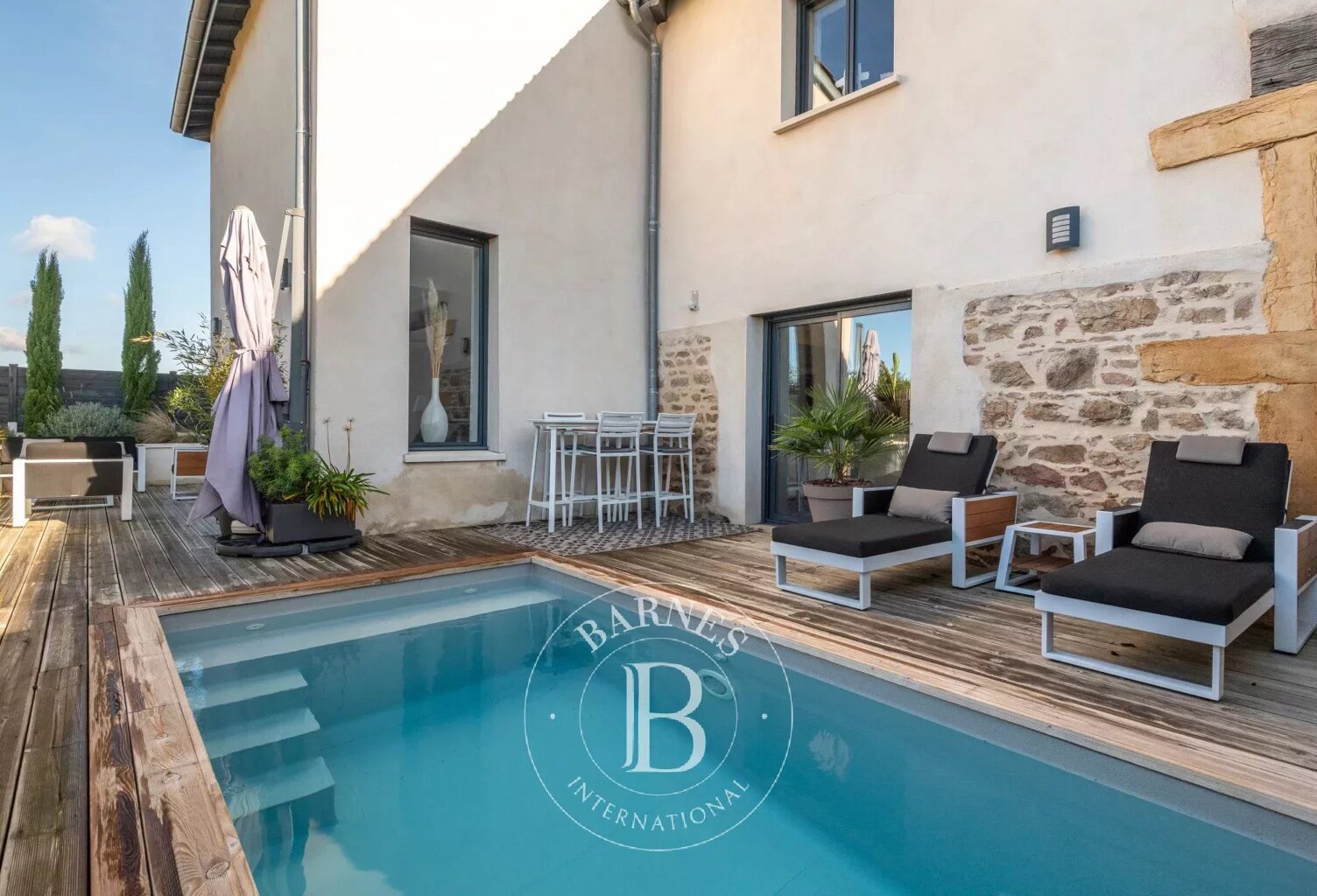 La Tour-de-Salvagny - Maison de village d'environ 204 m² - 4 chambres - Terrasses avec piscine — photo 1