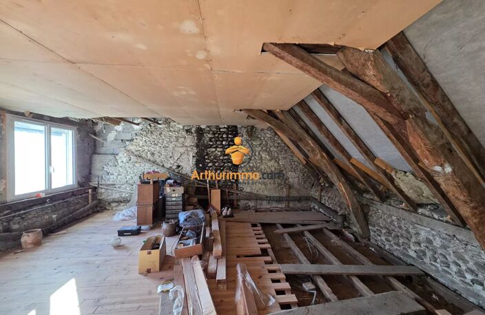   Beau terrain de 2 558 m² en zone constructible avec maison à rénover — photo 5