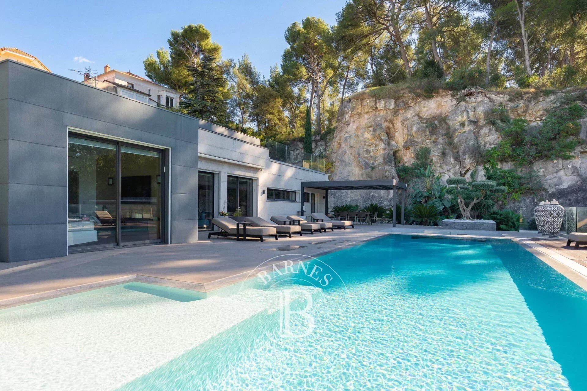 Villa / Maison  T7 à vendre Marseille 12eme 13012