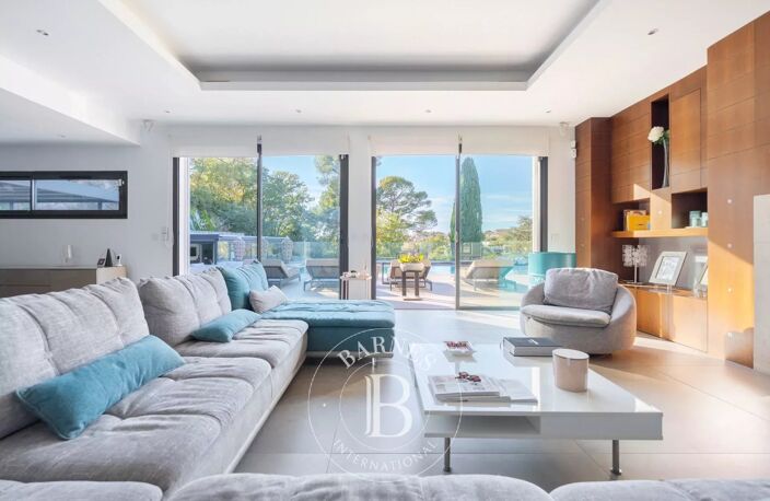 Villa de luxe– 13012 – 500 m² 3000m² de terrain, piscine miroir, — photo 2