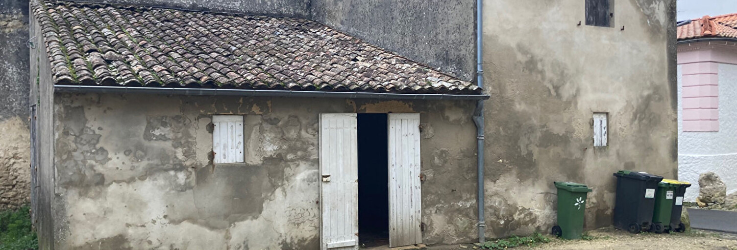 Immeuble  70 m² à vendre à Saint-Estèphe (33180)