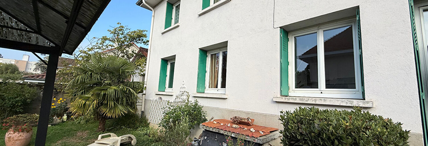 Immeuble  140 m² à vendre à Feurs (42110)
