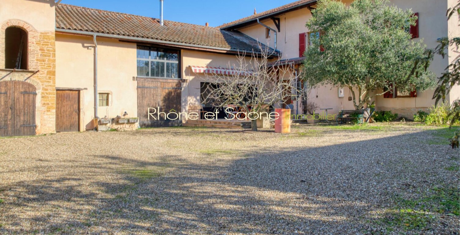 Vente maison 5 pièces 240 m² Villefranche-sur-Saône (69400) — photo 1