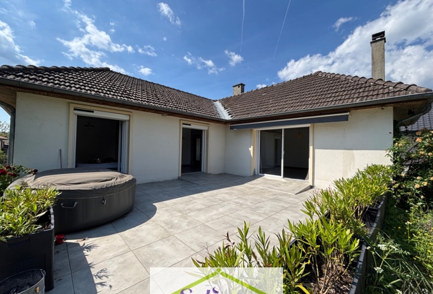 Villa — photo 1