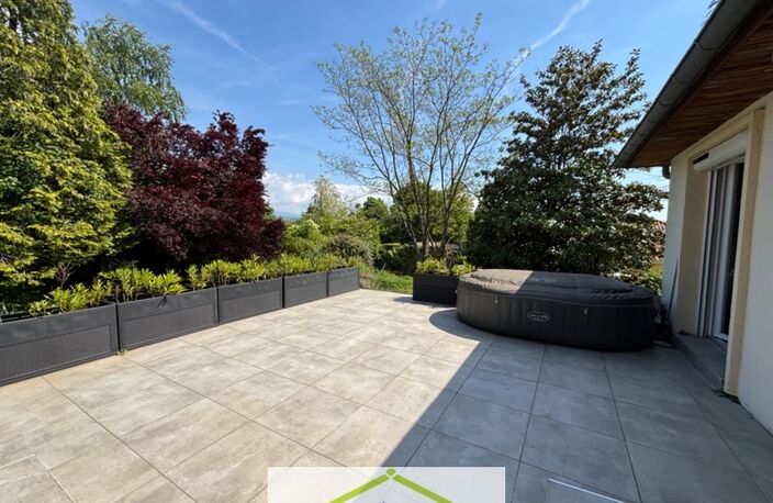 Villa — photo 2