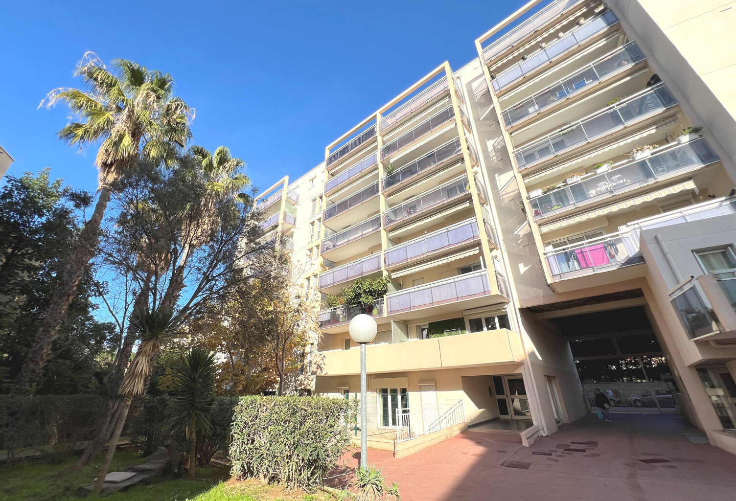 T4 TOULON PROCHE CENTRE TERRASSE — photo 1