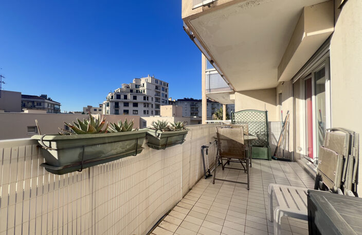 T4 TOULON PROCHE CENTRE TERRASSE — photo 2