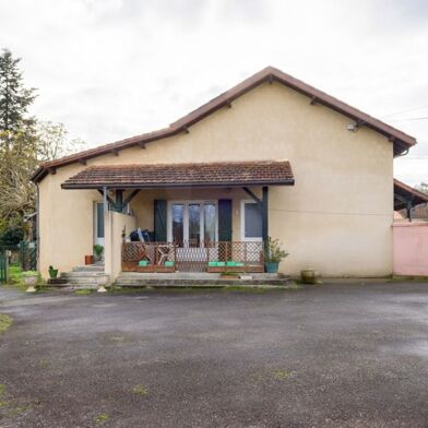 Immeuble  234300 €