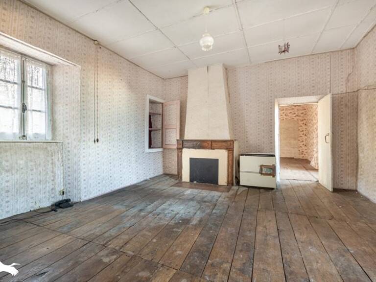 Maison en pierre de 4 pièces principales — photo 1