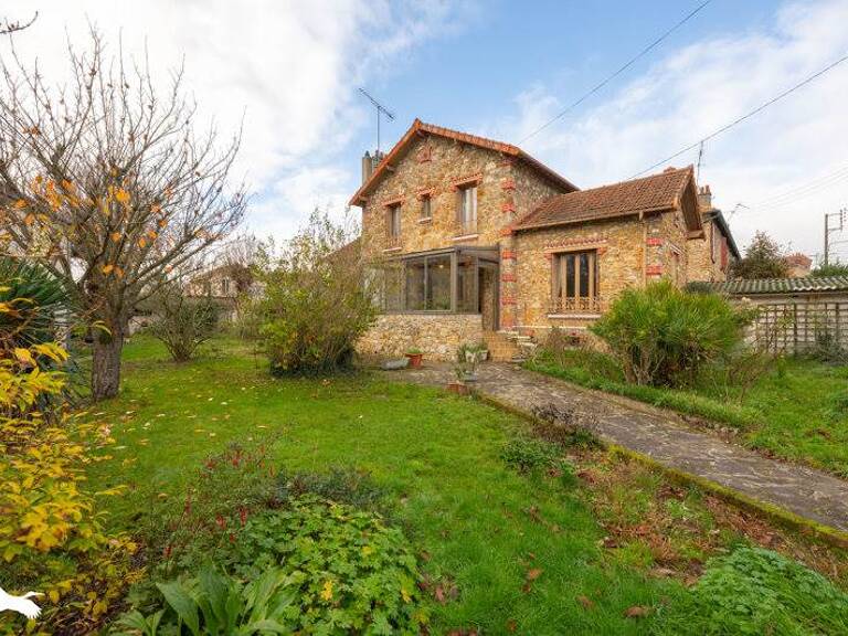 Maison en pierre de 5 pièces principales — photo 1