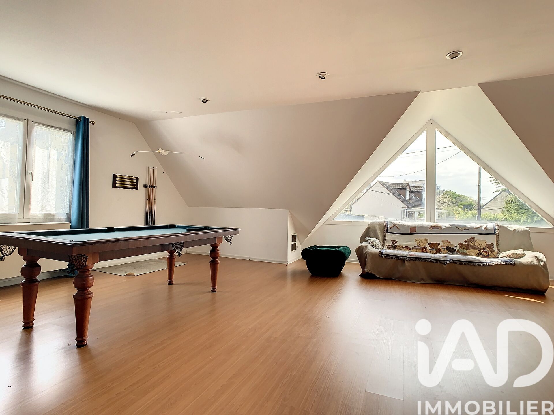 Dammarie-les-Lys - 205m² - 8p. - 6ch.