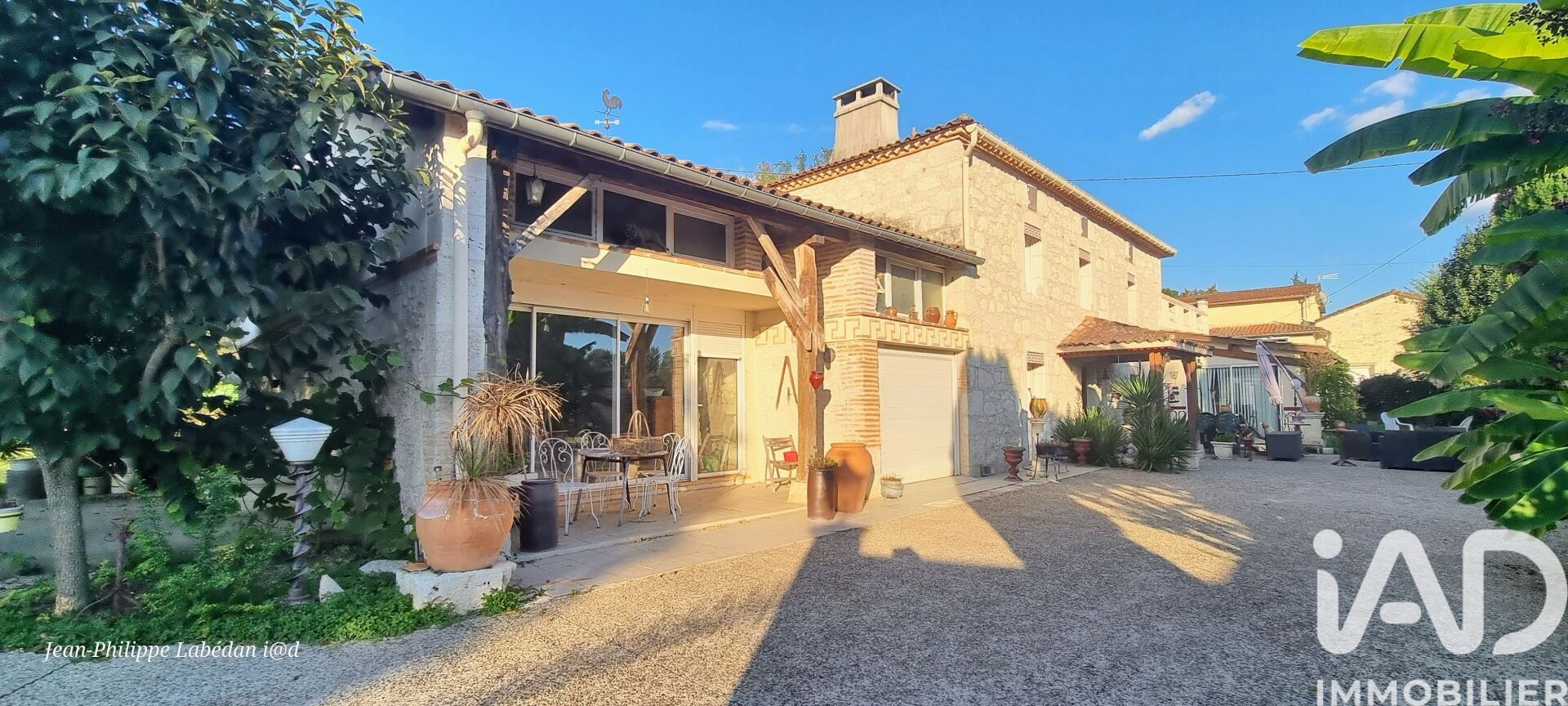 St-Romain-Le-Noble - 260m² - 7p. - 3ch.