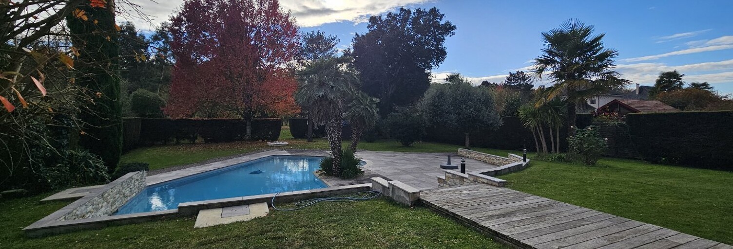 Maison 8 Pièces 236 m² à vendre à Idron (64320)