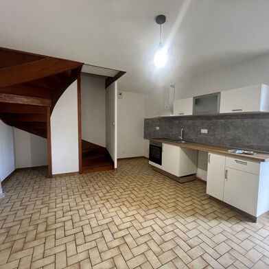 Appartement 3 pièces 700 €