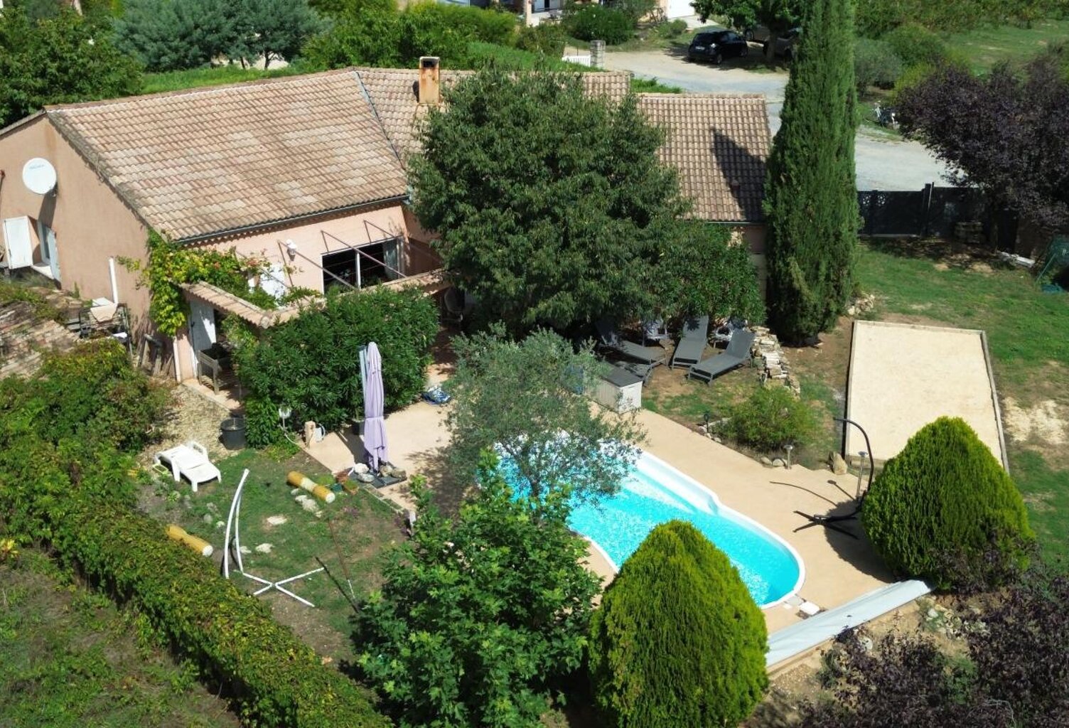 Maison À Vendre de plain pied avec piscine — photo 1