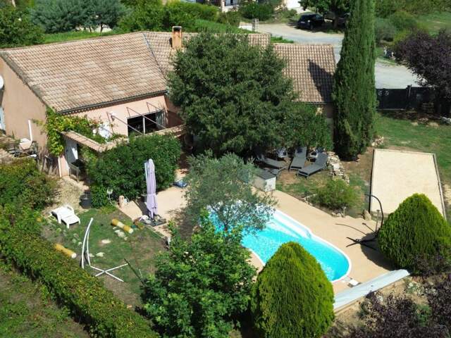 Maison À Vendre de plain pied avec piscine — photo du bien