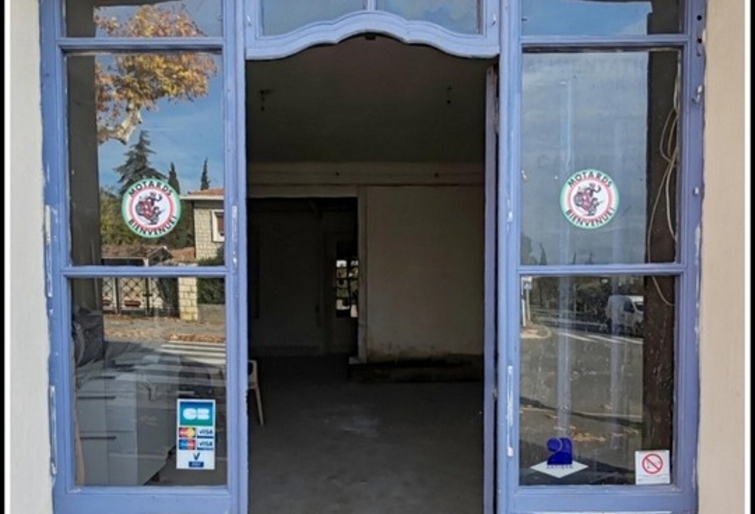 LOCAL/BUREAU COMMERCIAL A VENDRE A VOLONNE – 74 m² – Rez-de-chaussée — photo 1