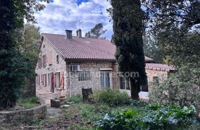 Domaine familial de 10 pièces, avec piscine sur 6000 m2 de liberté à LA ROQUEBRUSSANNE (83) — photo 2