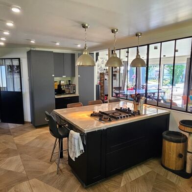 Maison 8 pièces 410800 €