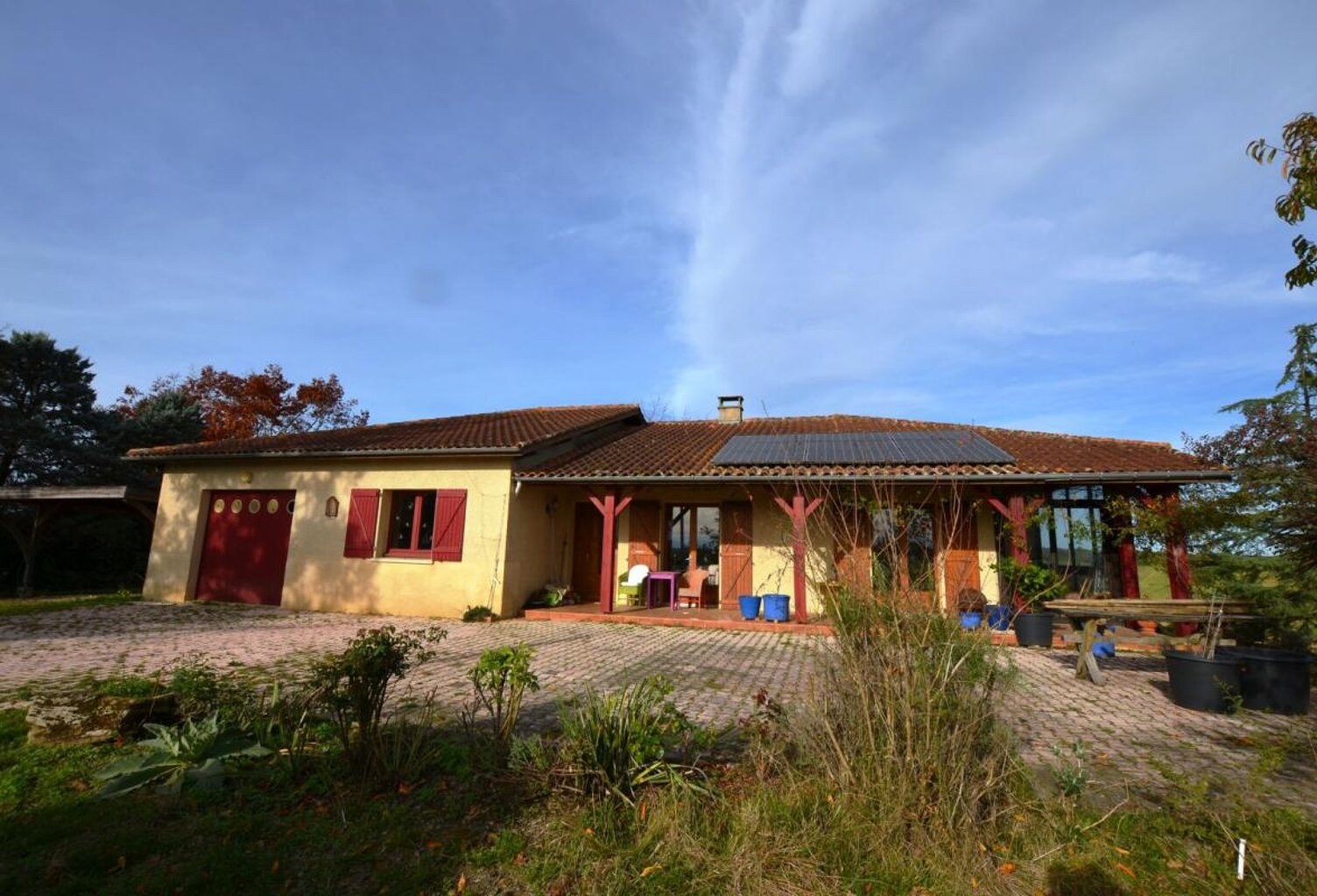 A vendre, Montesquiou (Gers): maison de plain-pied 3 chambres au calme, à la campagne et face aux Pyrénées avec garage, autres dépendances et jardin de 2 724m² — photo 1