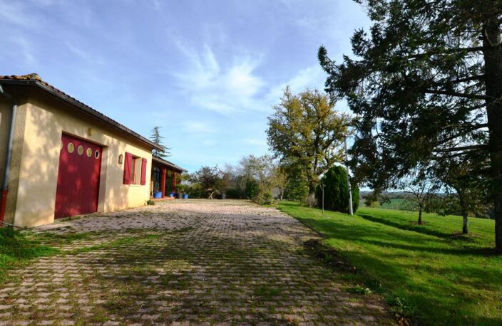 A vendre, Montesquiou (Gers): maison de plain-pied 3 chambres au calme, à la campagne et face aux Pyrénées avec garage, autres dépendances et jardin de 2 724m² — photo 3
