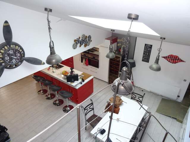 🏡 Maison de caractère rénovée Saint Médard D' Aunis 9 pièce(s), jardin, garage, chais, proche des commerces et d'un arrêt de bus à 2 mn' à pied! — photo du bien