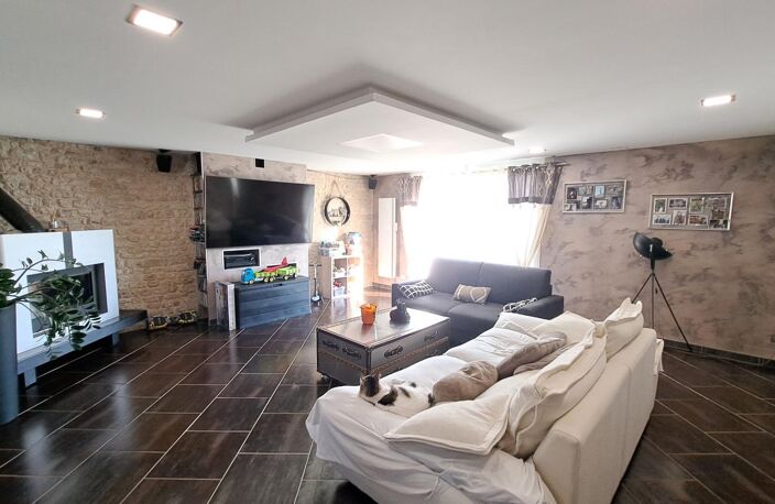 🏡 Maison de caractère rénovée Saint Médard D' Aunis 9 pièce(s), jardin, garage, chais, proche des commerces et d'un arrêt de bus à 2 mn' à pied! — photo 4