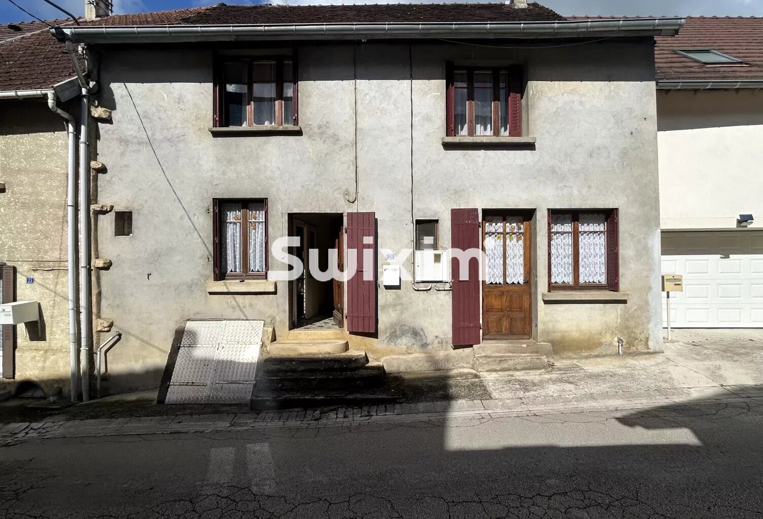 Maison de village à rénover sur terrain arboré — photo 1