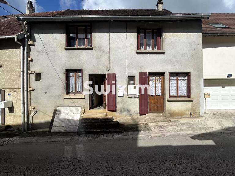 Maison de village à rénover sur terrain arboré — photo 1