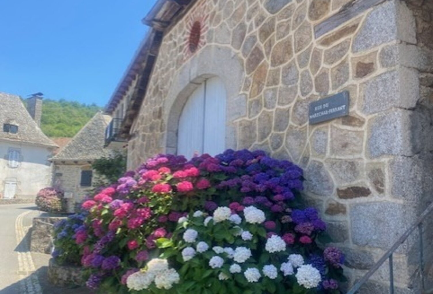 Rare: Bel ensemble immobilier  dans village pittoresque Maison et dépendances — photo 1