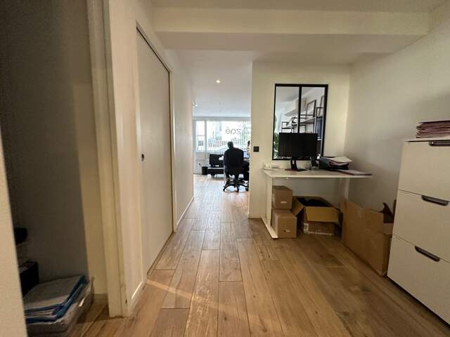 RARE ! MURS local bureaux RDC en très bon état à vendre LYON 8EME  (69) de 92 m², entièrement rénové récemment, en plein coeur du quartier Montplaisir — photo du bien