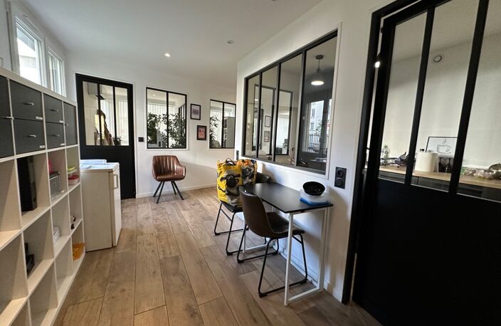 RARE ! MURS local bureaux RDC en très bon état à vendre LYON 8EME  (69) de 92 m², entièrement rénové récemment, en plein coeur du quartier Montplaisir — photo 2