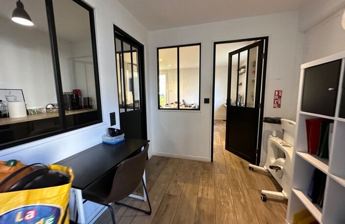 RARE ! MURS local bureaux RDC en très bon état à vendre LYON 8EME  (69) de 92 m², entièrement rénové récemment, en plein coeur du quartier Montplaisir — photo 5