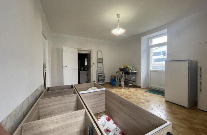 Maison de 97,50 m² (Loi Carrez) - Rénovation en cours - 5 pièces - Terrain de 350 m² — photo 2
