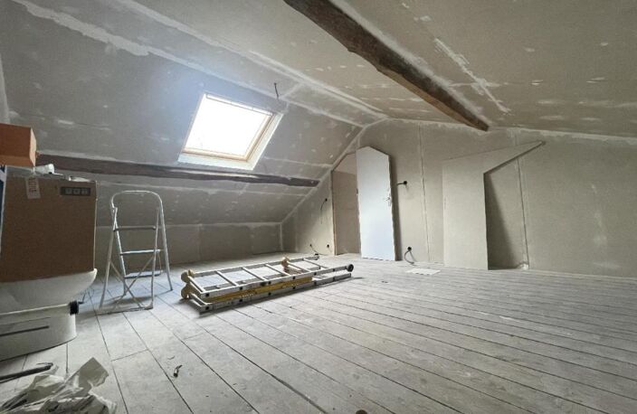 Maison de 97,50 m² (Loi Carrez) - Rénovation en cours - 5 pièces - Terrain de 350 m² — photo 3
