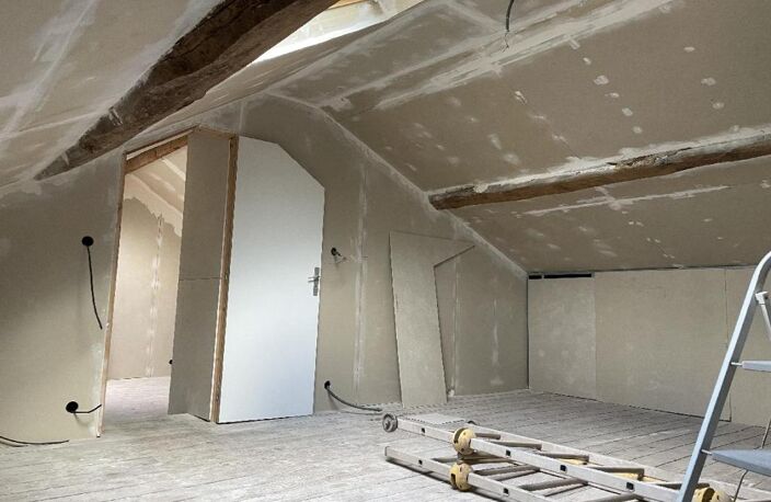 Maison de 97,50 m² (Loi Carrez) - Rénovation en cours - 5 pièces - Terrain de 350 m² — photo 5