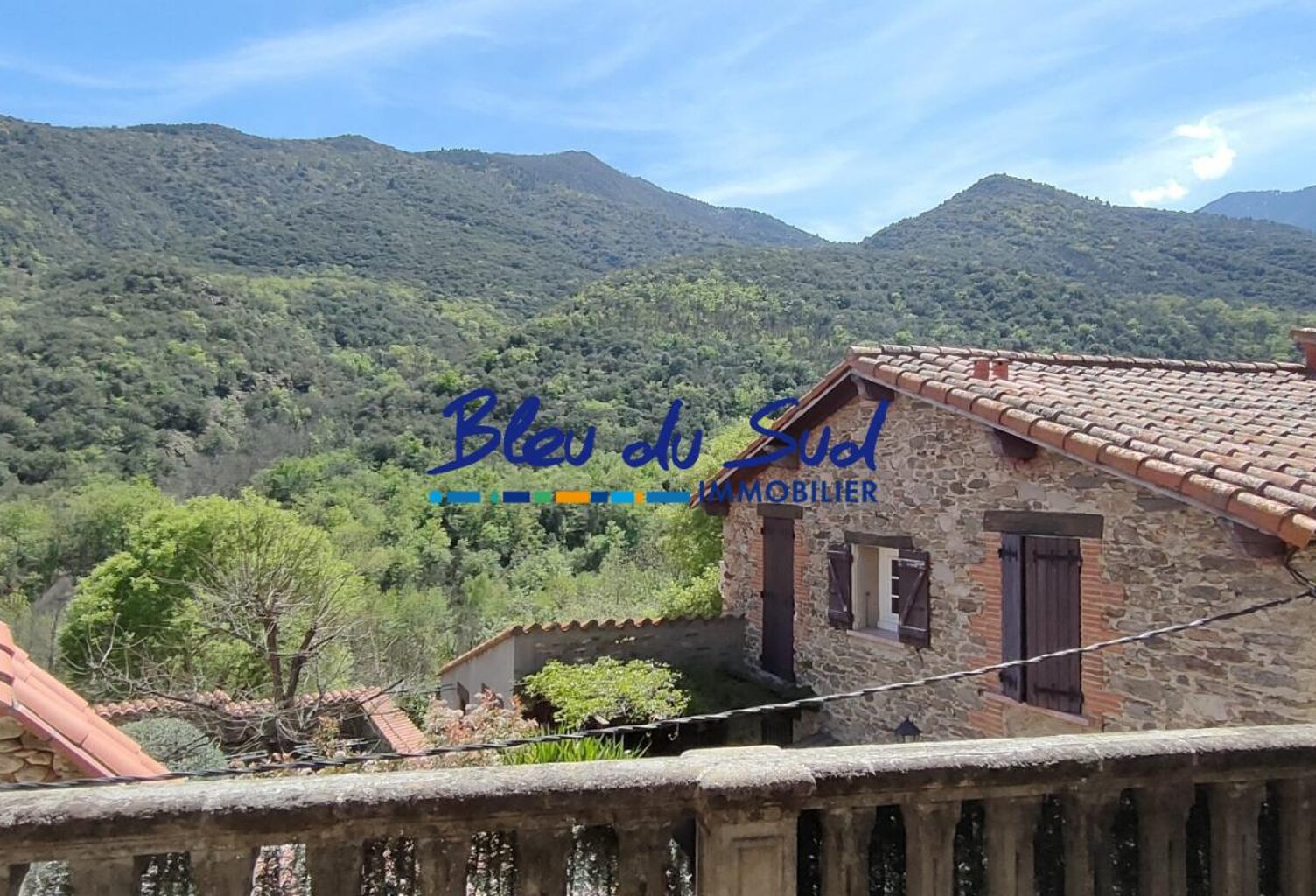 Maison de village avec grande terrasse — photo 1