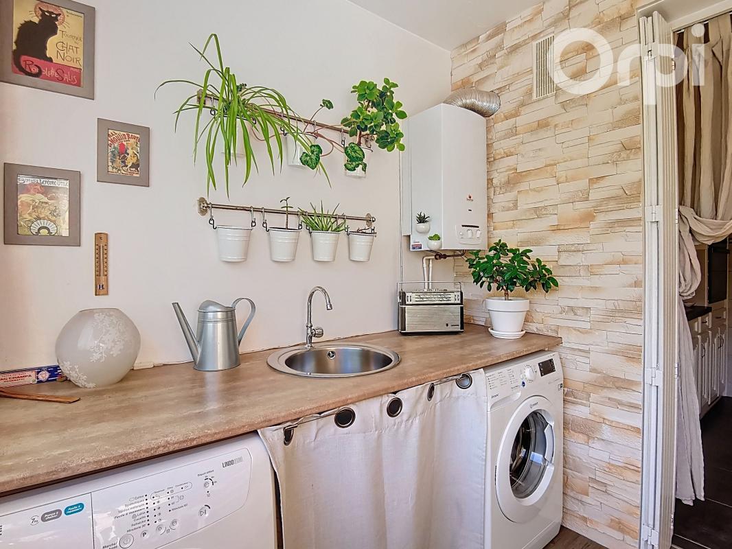 Photo À vendre -  en exclusivité un appartement coup de coeur de type 3 entièrement rénové dans résidence sécurisée fermée proche des commodités image 4/4