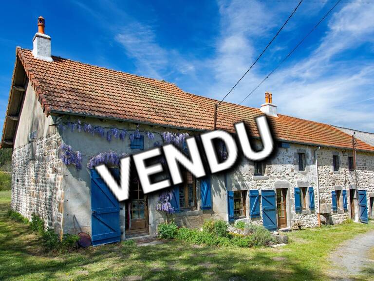 À vendre : Charmante maison à Le Quartier, Auvergne — photo 1