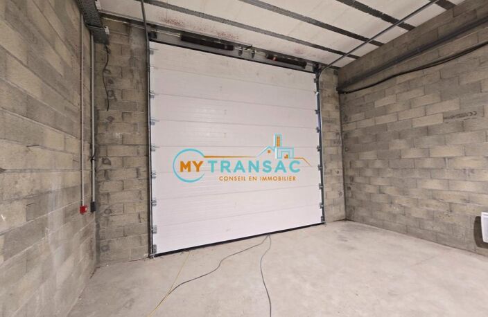 My Transac vous propose à la location des Locaux d'activité à partir de 256m² situé à GAGNY 93. Accès par porte sectionnelle de plain pied — photo 4