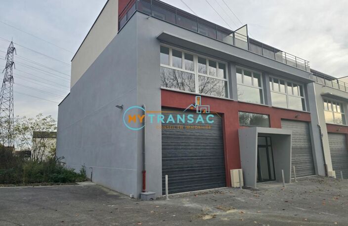 My Transac vous propose à la location des Locaux d'activité à partir de 309m² situé à GAGNY 93. Accès par porte sectionnelle de plain pied — photo 2