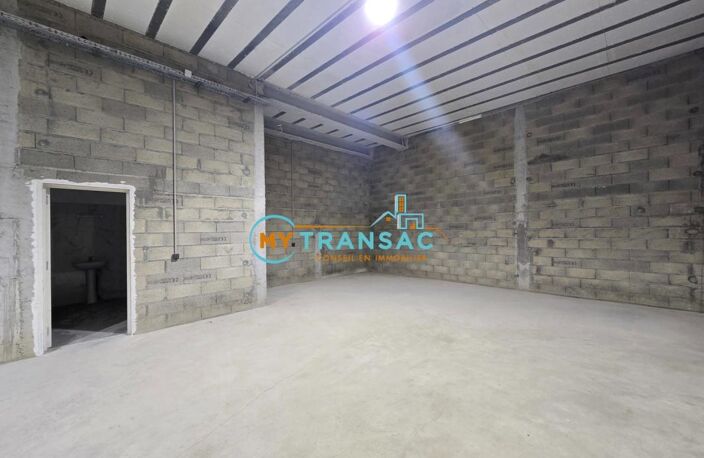 My Transac vous propose à la location des Locaux d'activité à partir de 309m² situé à GAGNY 93. Accès par porte sectionnelle de plain pied — photo 5